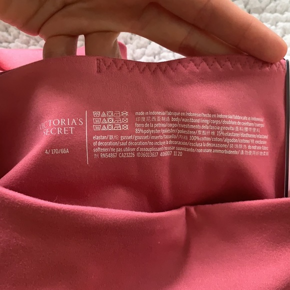 NWT! VS incredible essential legging - Picture 11 of 11